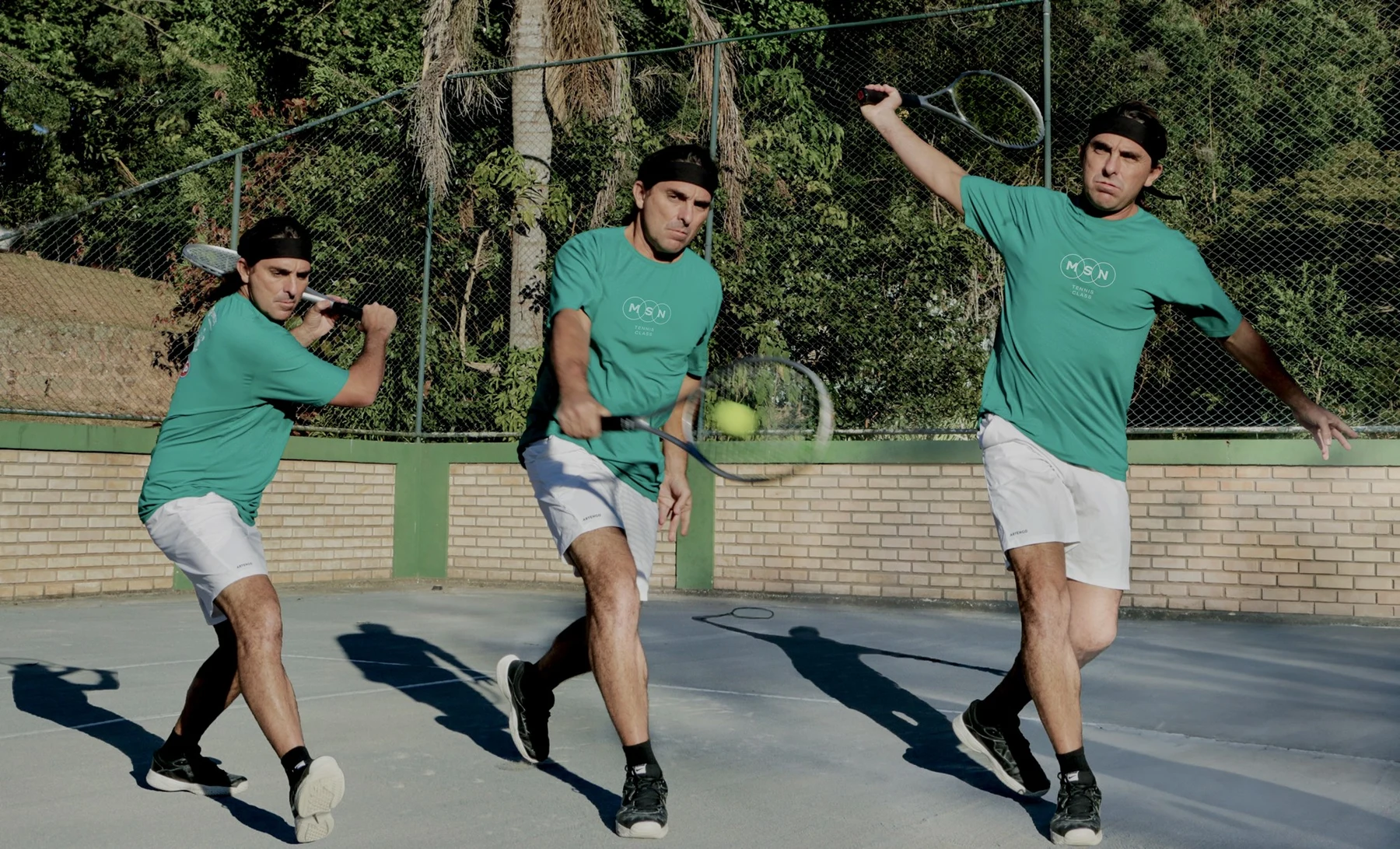 Sequência de um aluno praticando tênis na quadra da MSN